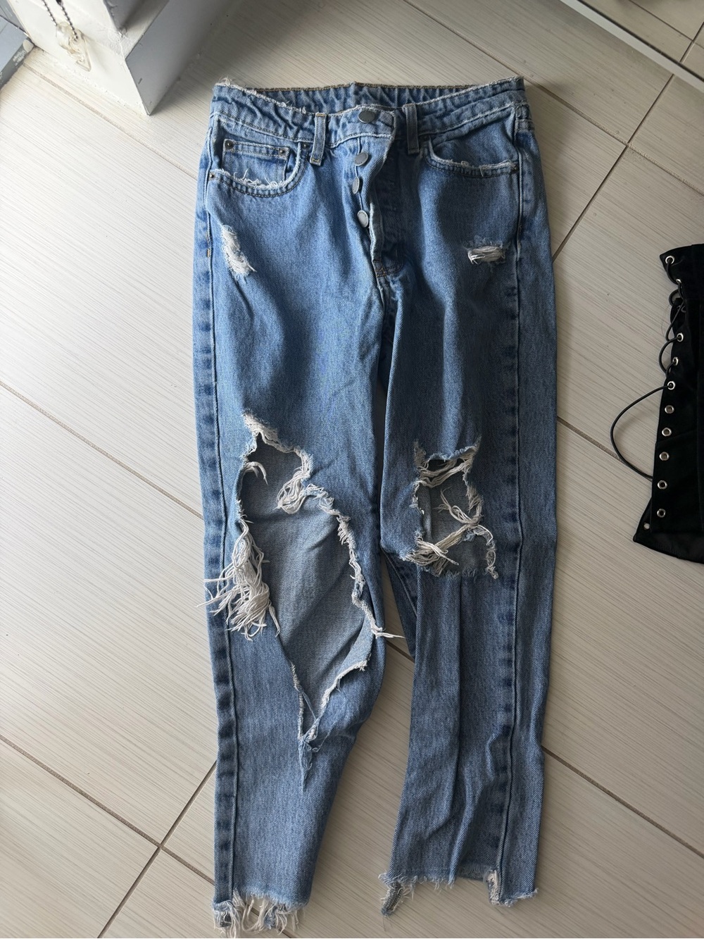 Distressed High-Waist Light Blue Women's Jeans carmar